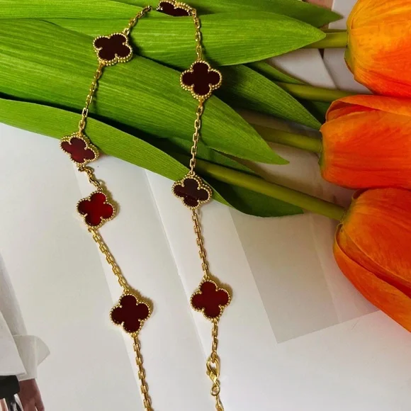 Red Clover Necklace Jewelry - Picture 5 of 17